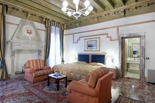 Foscari Palace image 22